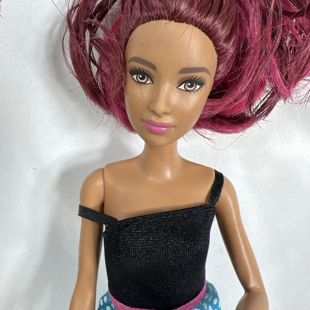 2015 Barbie Doll Fashionista Red‎ pink hair Red